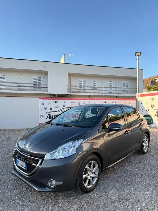 Peugeot 208 2012 photo 3
