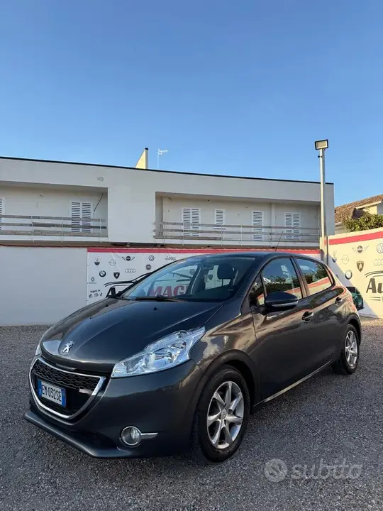 Peugeot 208 2012 photo 4