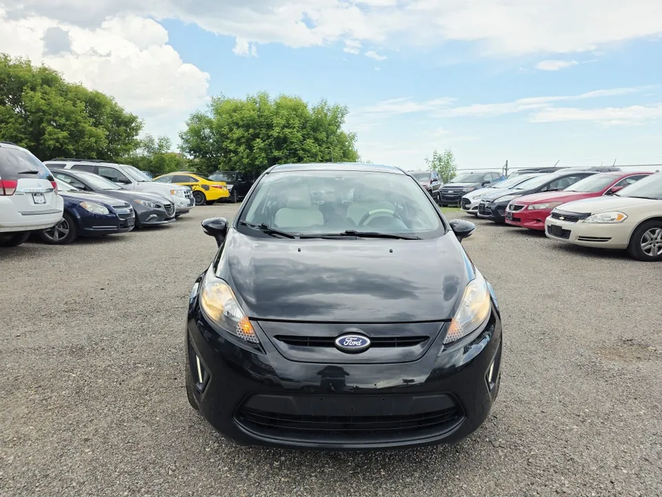 Ford Fiesta 2013 photo 2