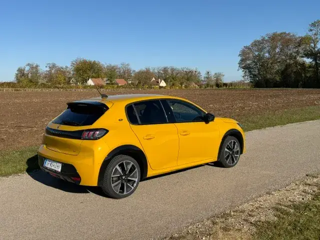 Peugeot E-208 2021 photo 3