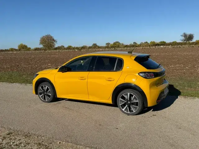Peugeot E-208 2021 photo 2
