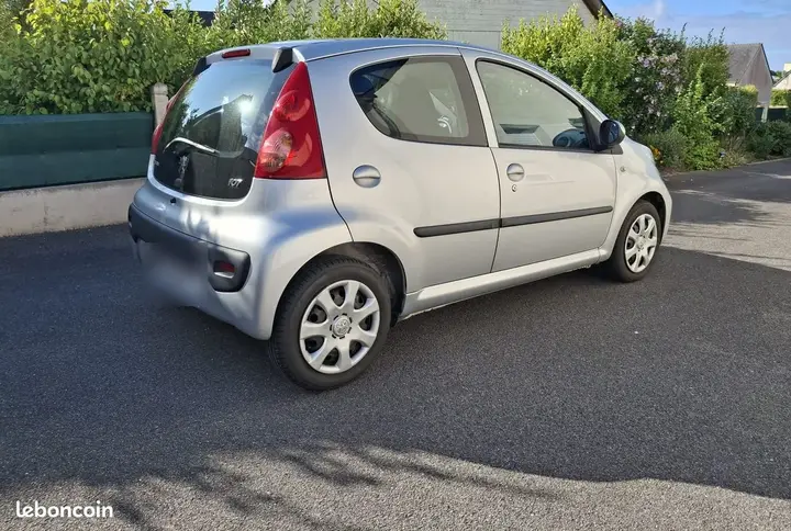 Peugeot 107 2009 photo 2