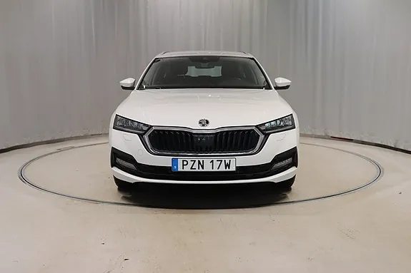 Skoda Octavia 2024 photo 2