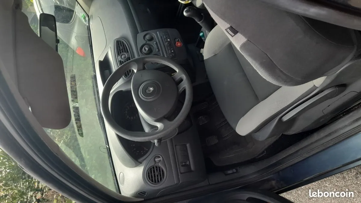 Renault Clio 2009 photo 3