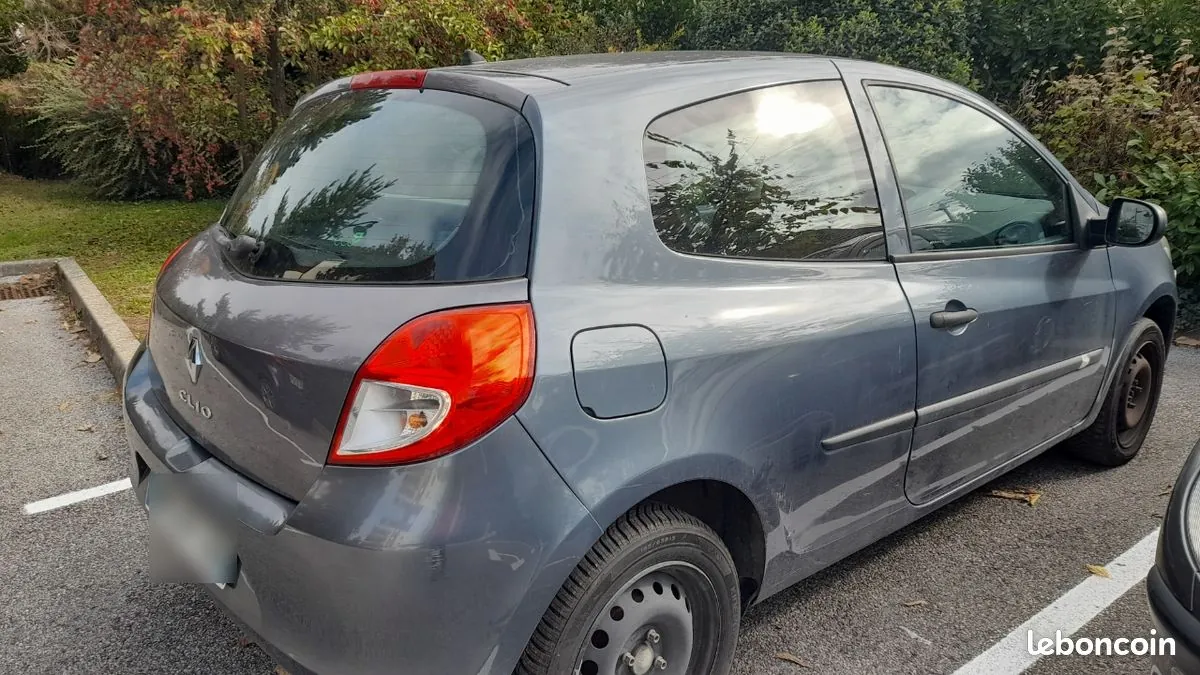 Renault Clio 2009 photo 2