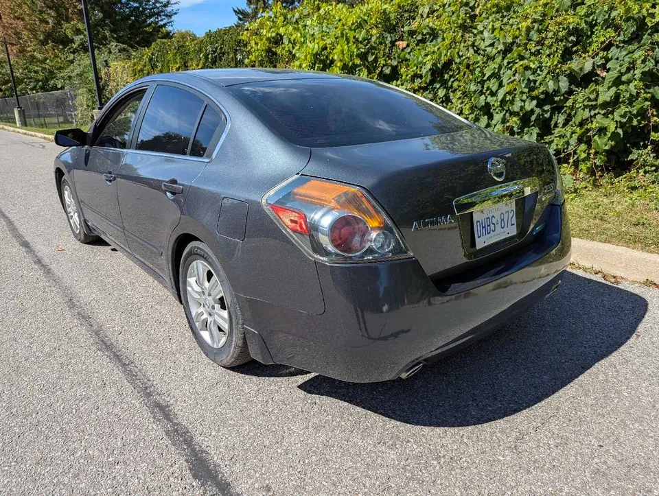 Nissan Altima 2011 photo 2