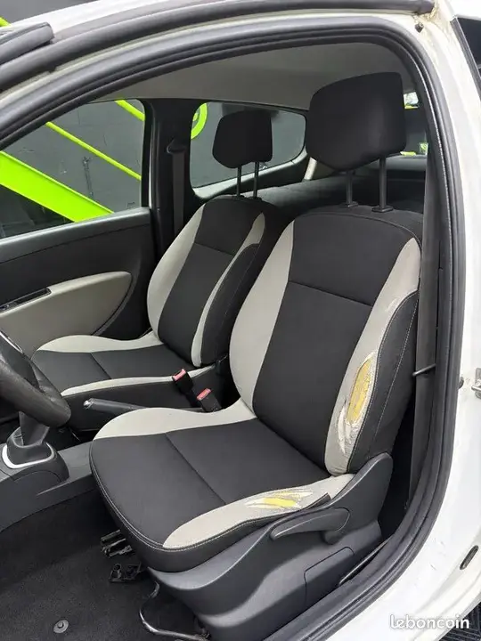 Renault Clio 2012 photo 4
