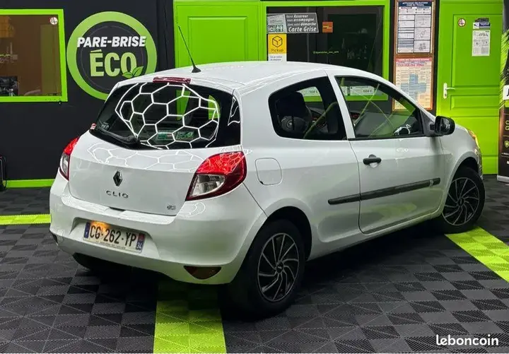 Renault Clio 2012 photo 2