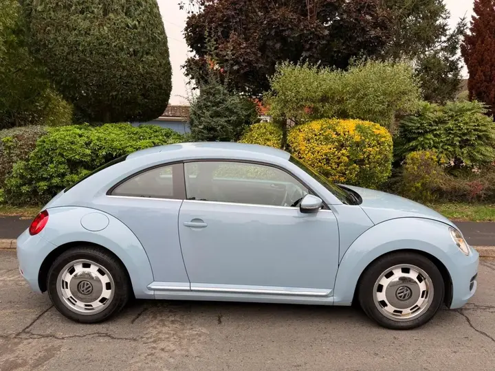 Volkswagen Beetle 2012 photo 2