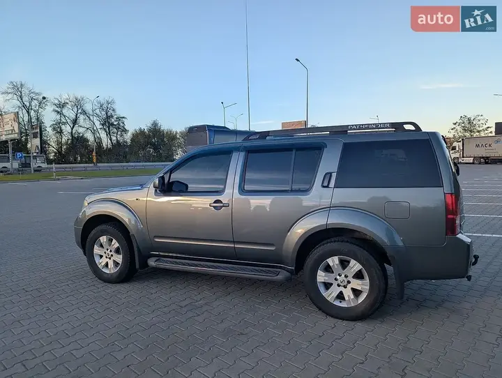 Nissan Pathfinder 2006 photo 2