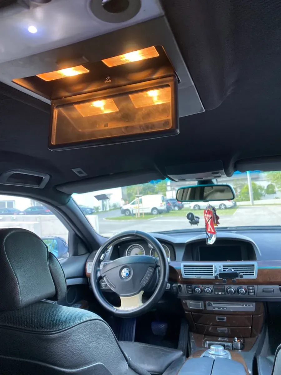BMW 7 Series 2006 photo 2