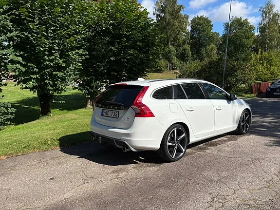 Volvo V60 2012 photo 2