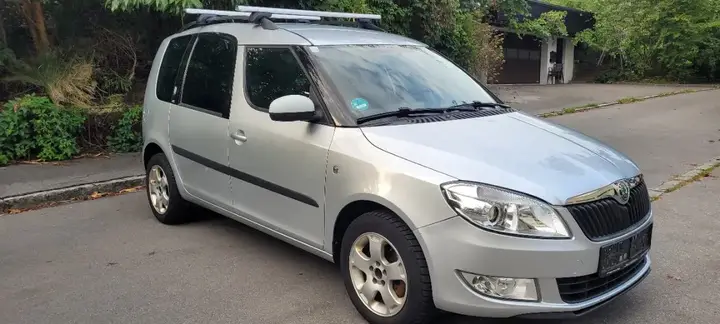 Skoda Roomster 2011 photo 2