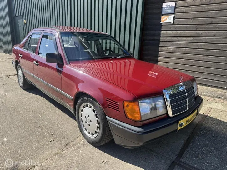 Mercedes-Benz W124