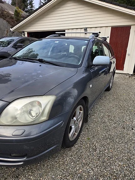 Toyota Avensis 2005 photo 2