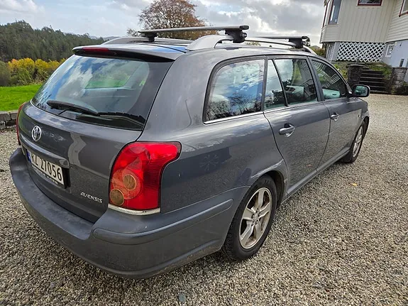Toyota Avensis 2005 photo 5