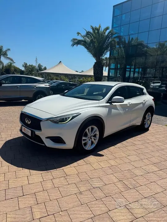 Infiniti Q30 2016 photo 3