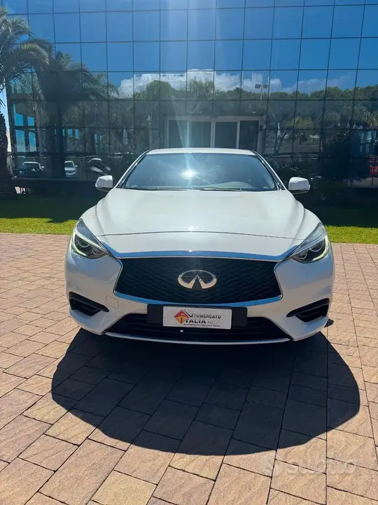 Infiniti Q30