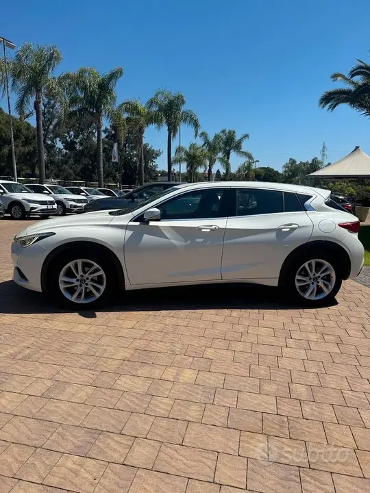 Infiniti Q30 2016 photo 4