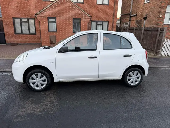 Nissan Micra 2011 photo 4
