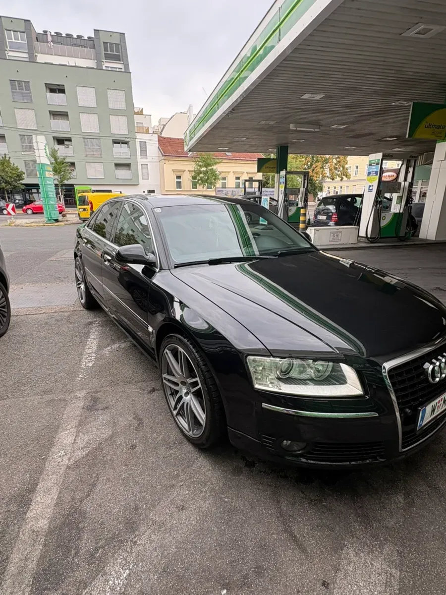 Audi A8 2004 photo 2