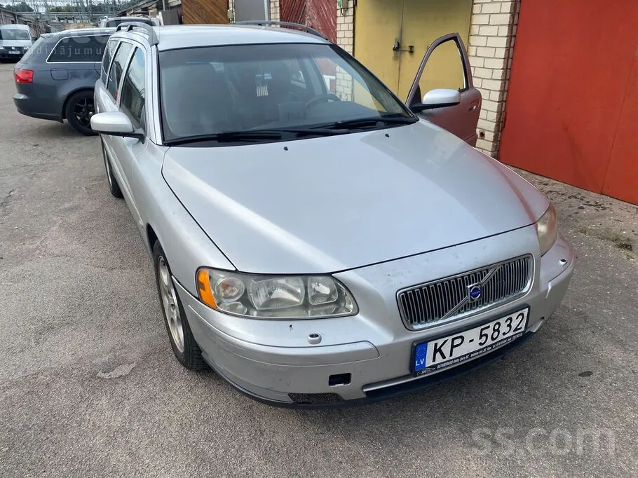 Volvo V70 2004 photo 2