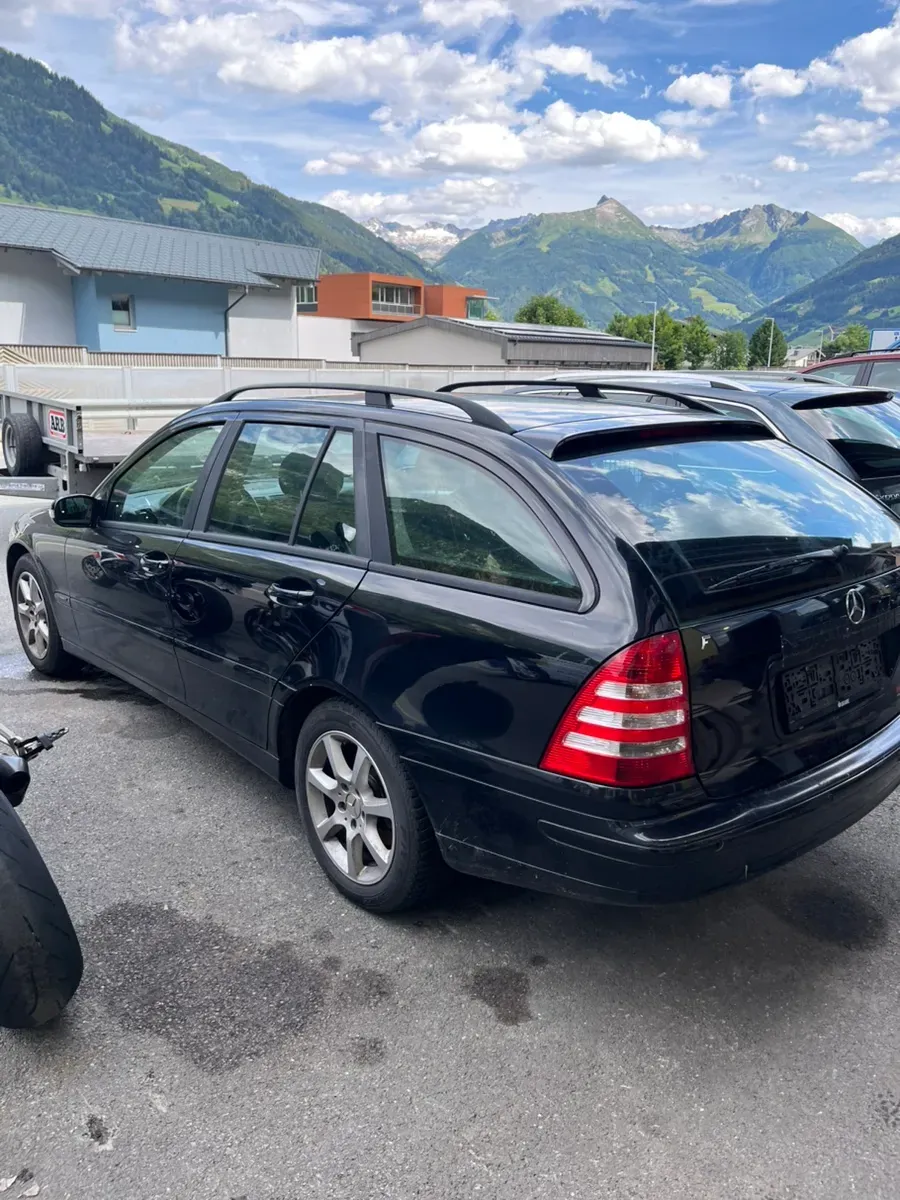Mercedes-Benz C-Class 2004 photo 2