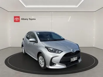 Toyota Yaris 2023 photo 2