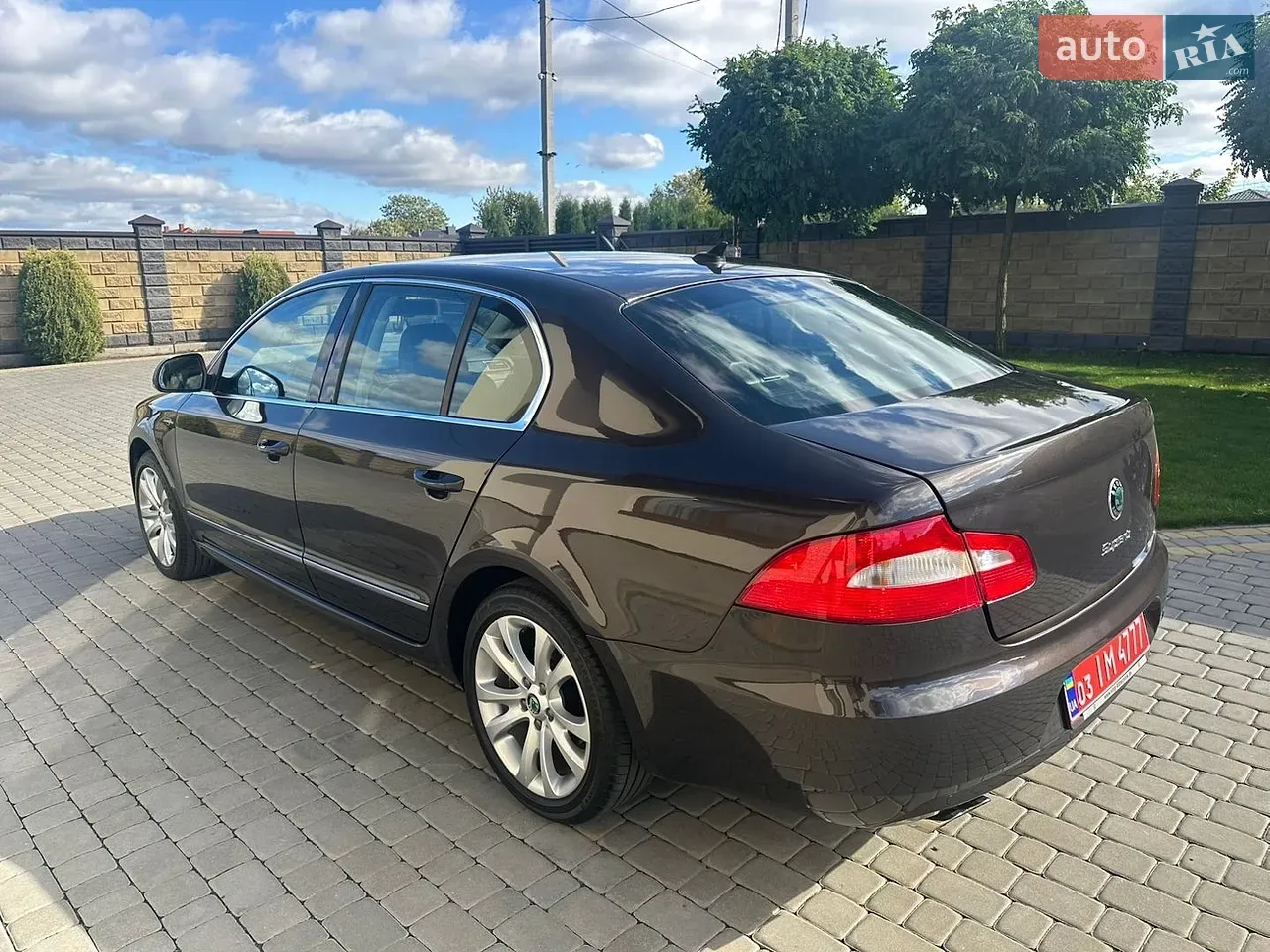 Skoda Superb 2011 photo 4