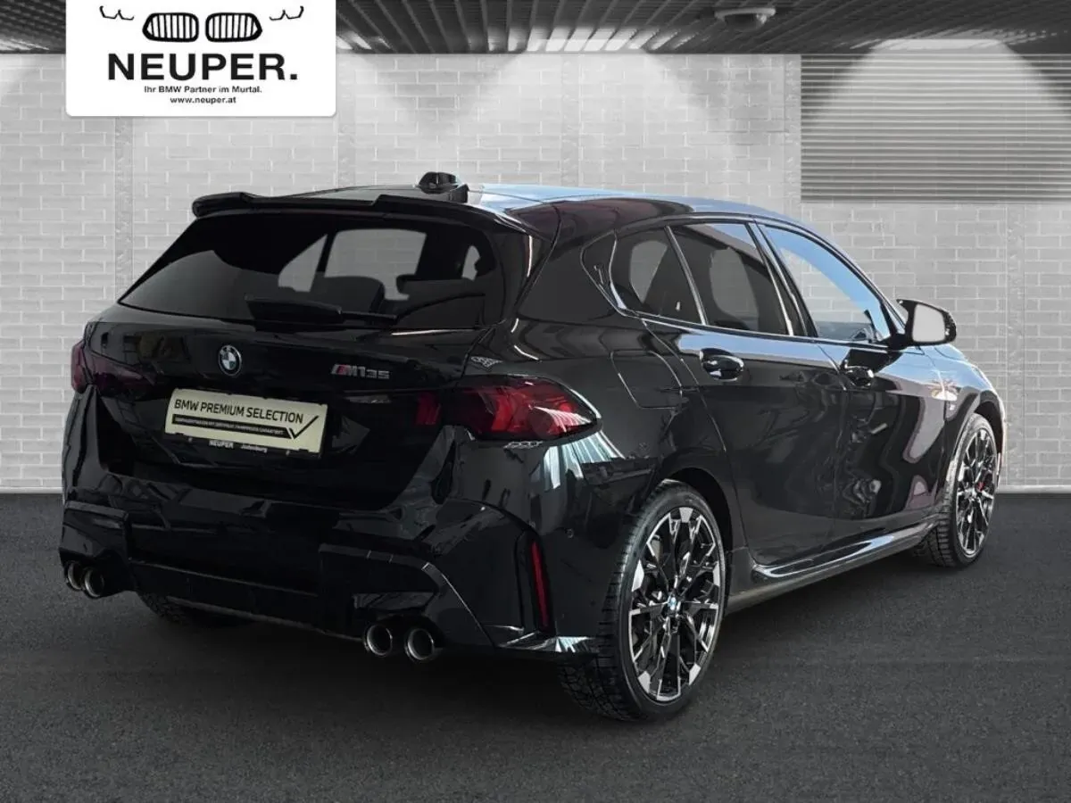 BMW 1 Series 2025 photo 3