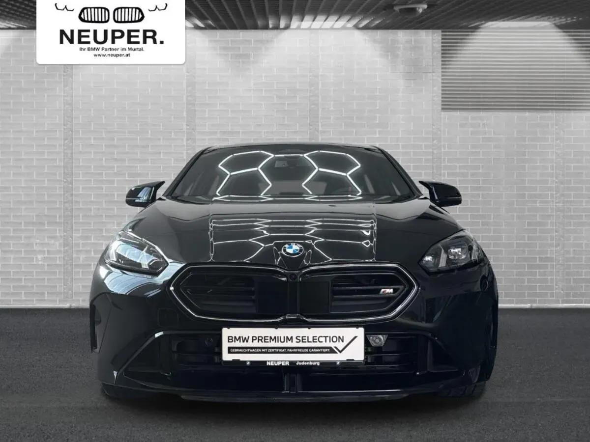 BMW 1 Series 2025 photo 2