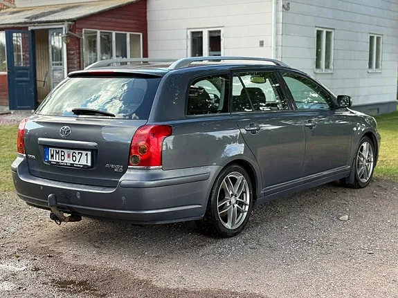 Toyota Avensis 2005 photo 3
