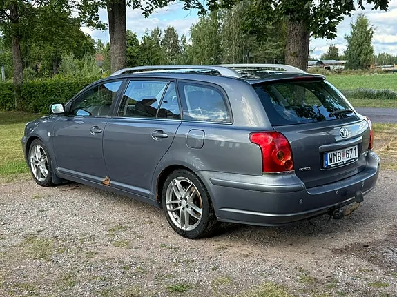 Toyota Avensis 2005 photo 2