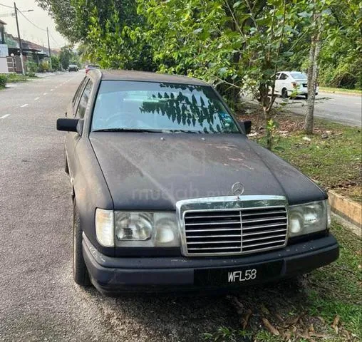 Mercedes-Benz 230E