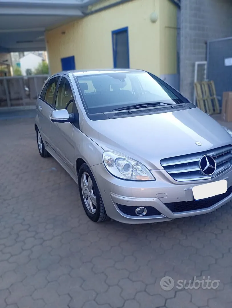 Mercedes-Benz B 180 2011 photo 3