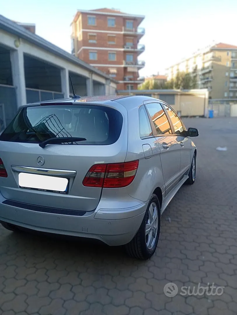 Mercedes-Benz B 180 2011 photo 4