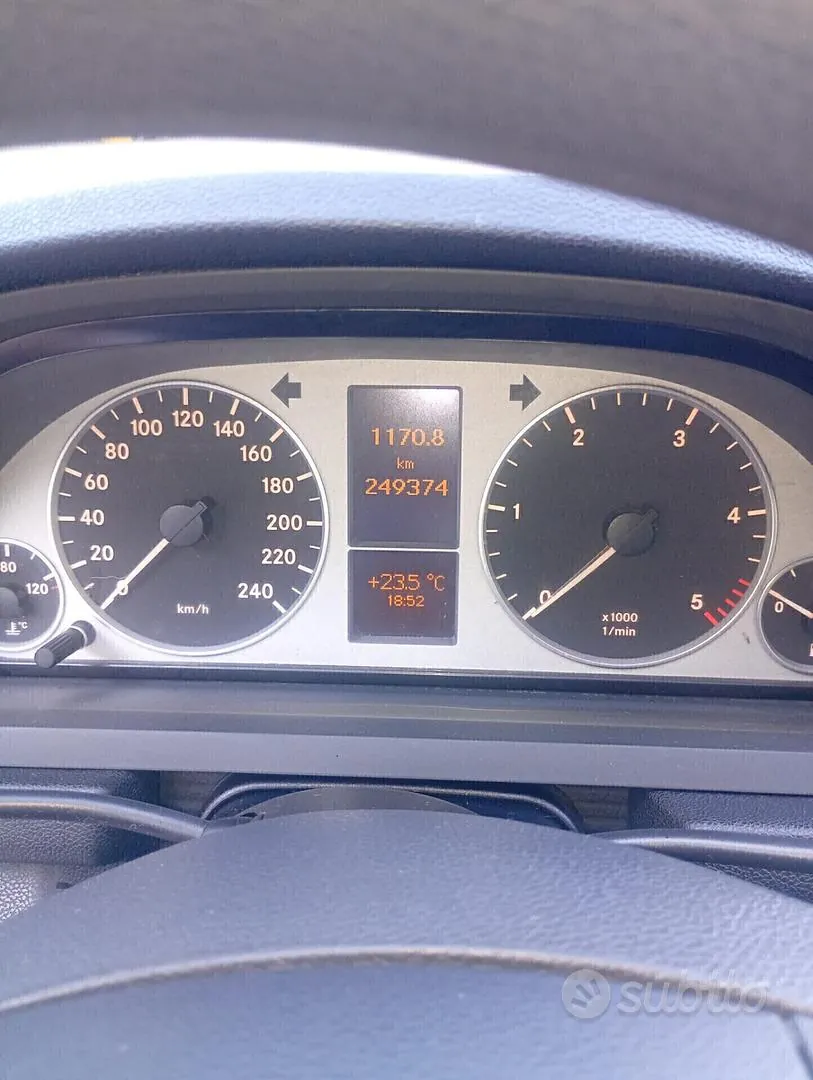 Mercedes-Benz B 180 2011 photo 5