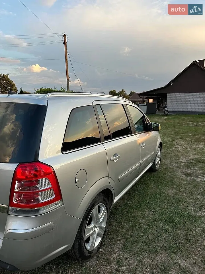 Opel Zafira 2012 photo 2