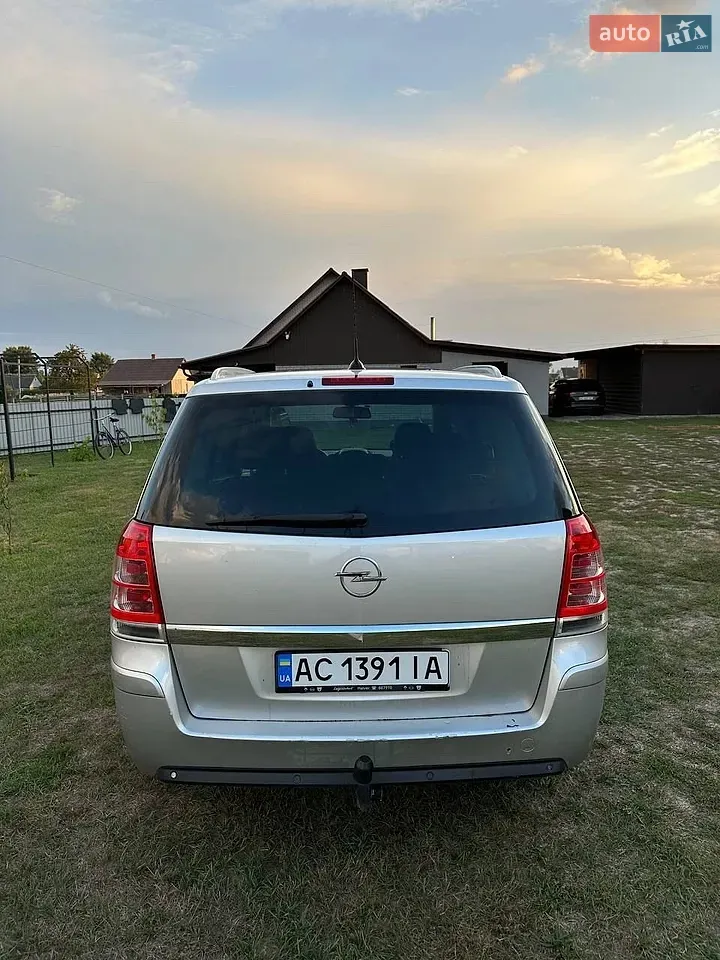 Opel Zafira 2012 photo 3
