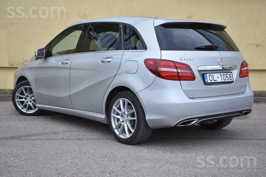 Mercedes-Benz B200 2016 photo 2