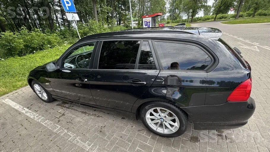 BMW 318 2011 photo 5