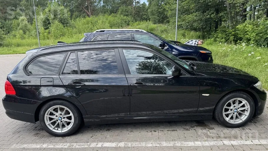 BMW 318 2011 photo 4