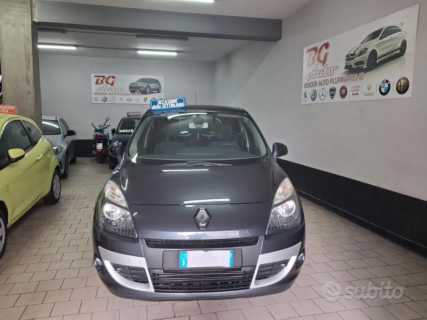 Renault Scenic 2011 photo 2