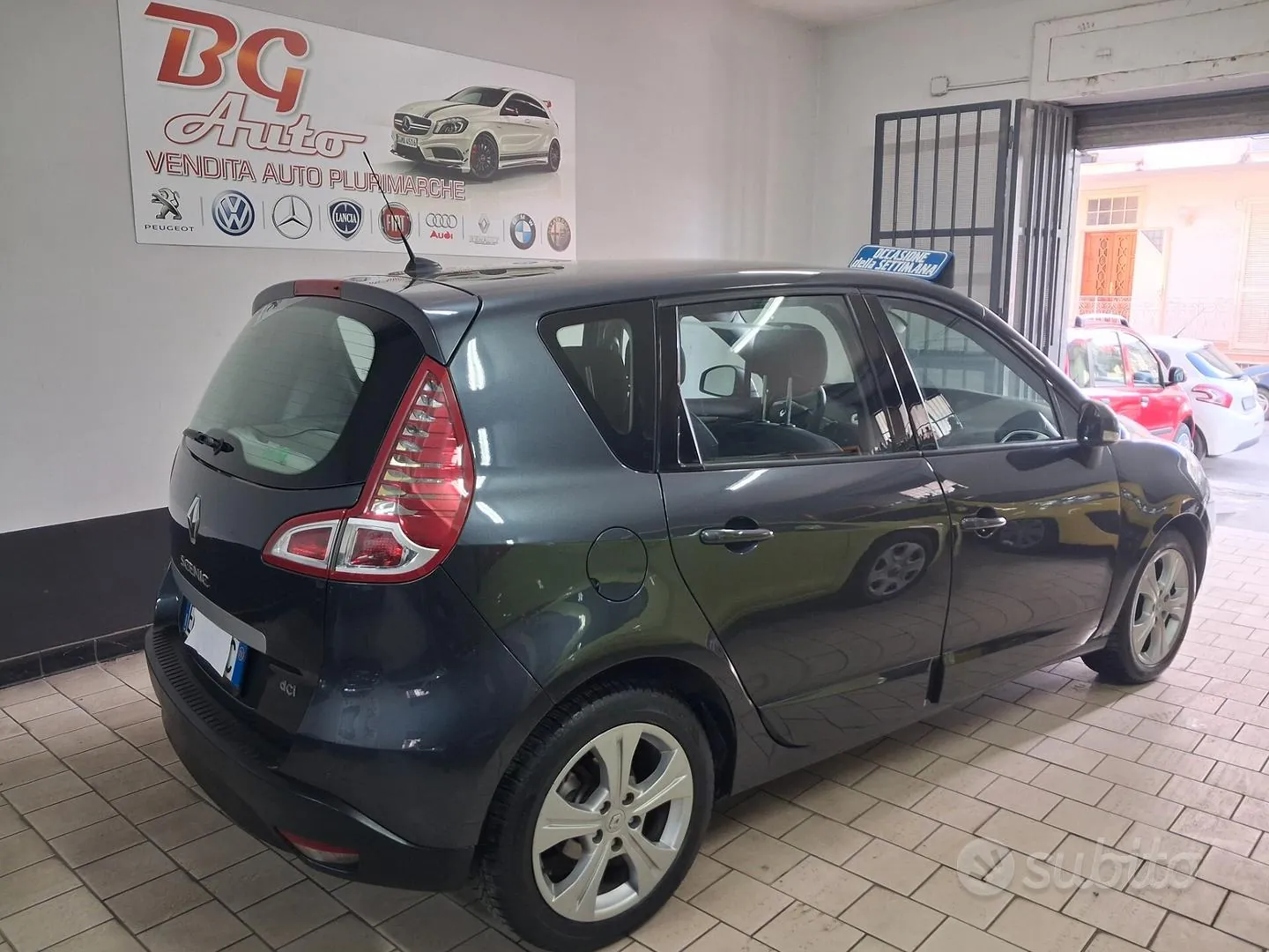 Renault Scenic 2011 photo 4