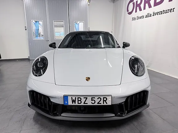 Porsche 911 Carrera 4 Gts 2025 photo 2
