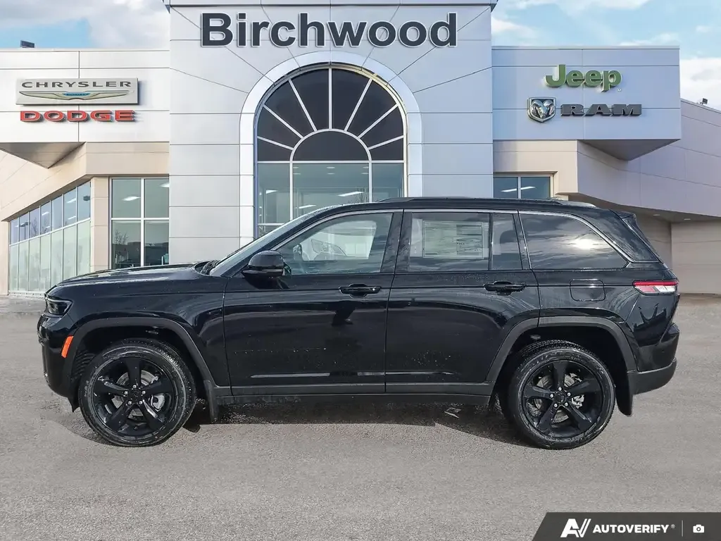 Jeep Grand Cherokee 2026 photo 4