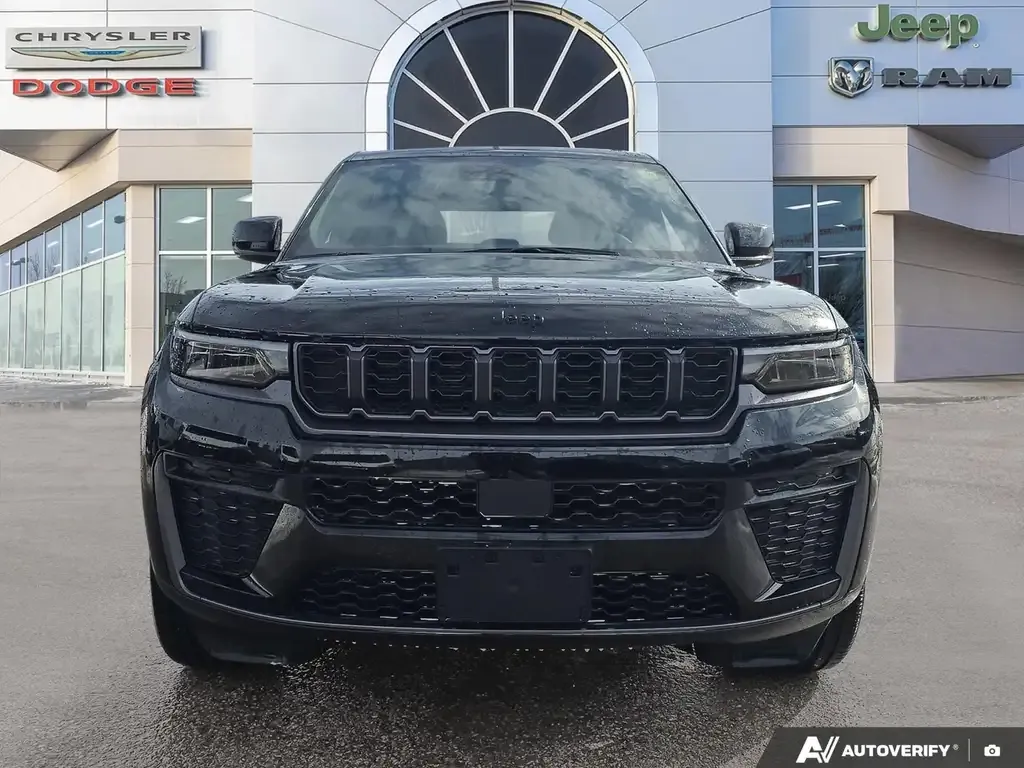Jeep Grand Cherokee 2026 photo 3