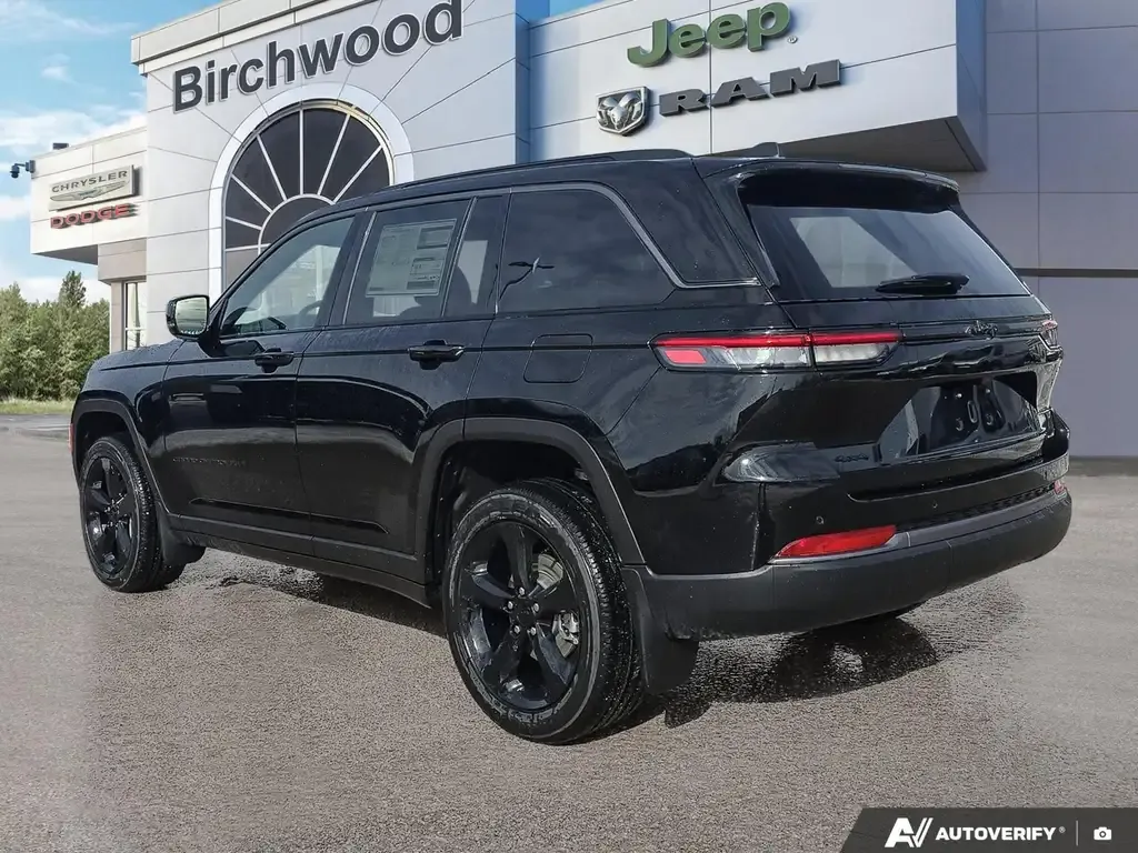Jeep Grand Cherokee 2026 photo 5