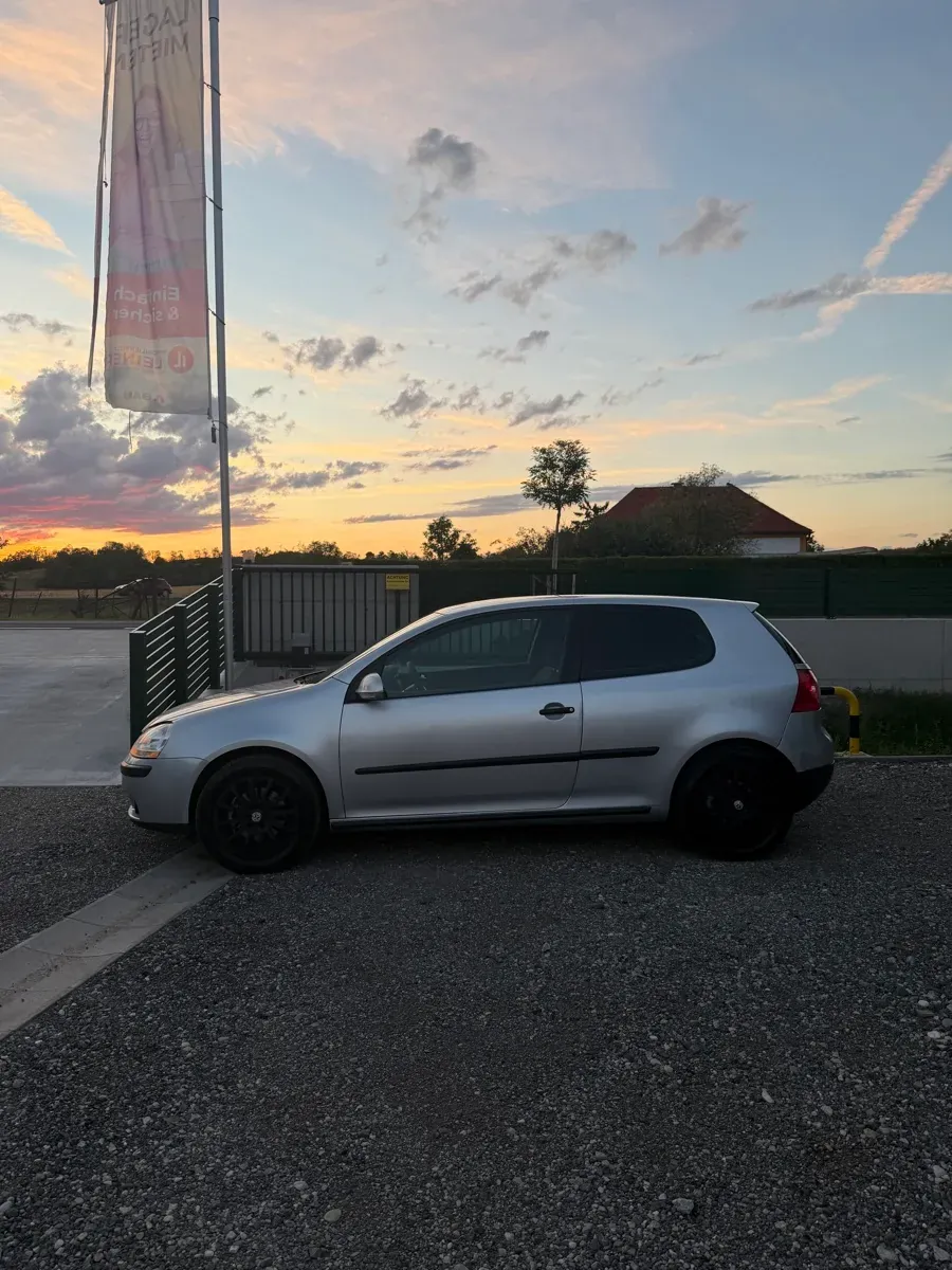 Volkswagen Golf 2004 photo 2
