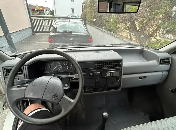 Volkswagen T4 1995 photo 2